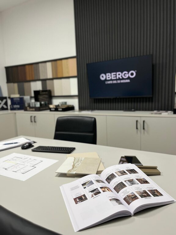 La bottega Bergo Arredi a Cantù — interni del laboratorio storico